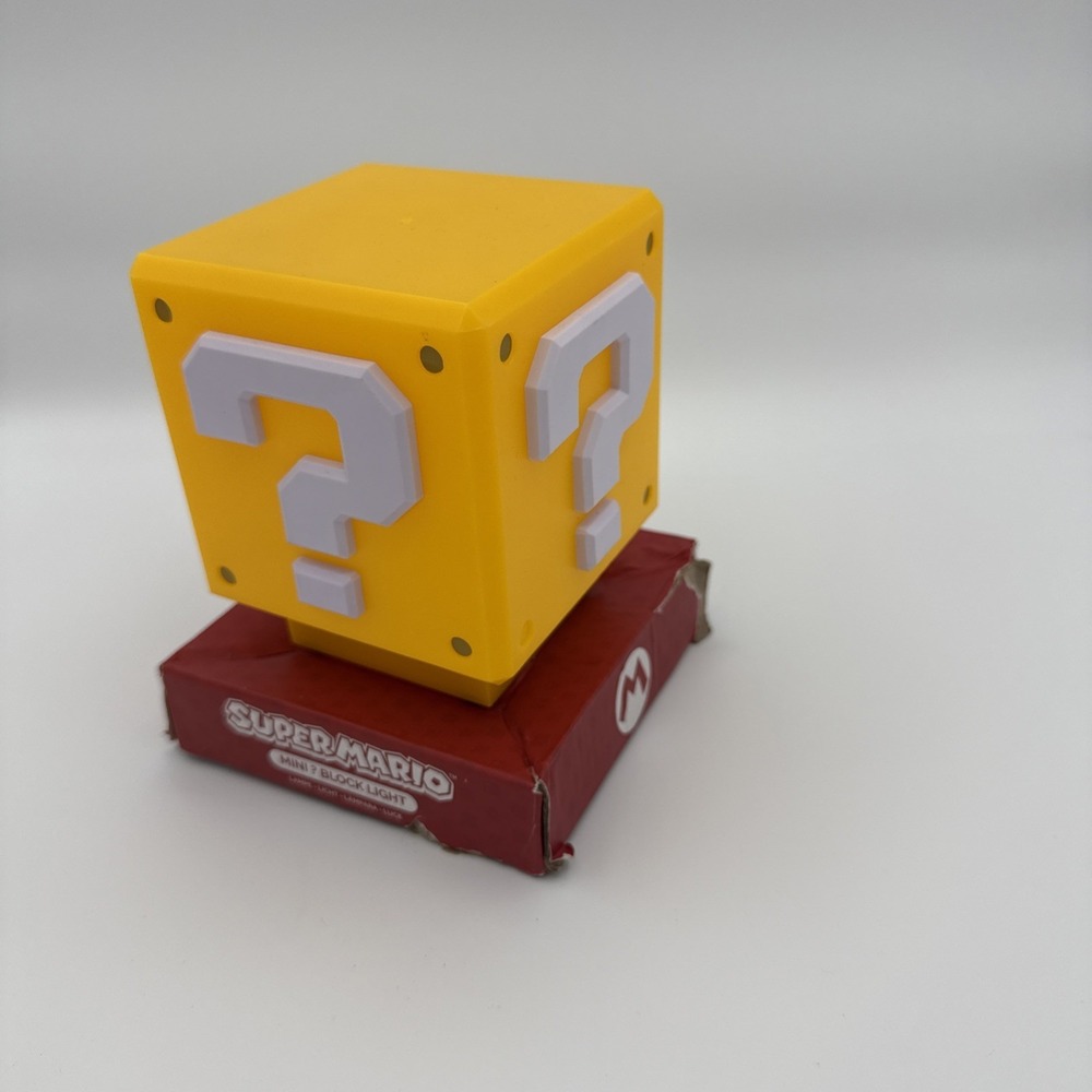 Super Mario Bros Yellow Question Mark Block Box Nintendo Light Up Lamp w/ Sound